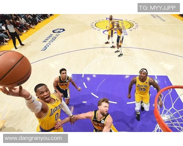 昔日王者湖人状态下滑，何去何从？