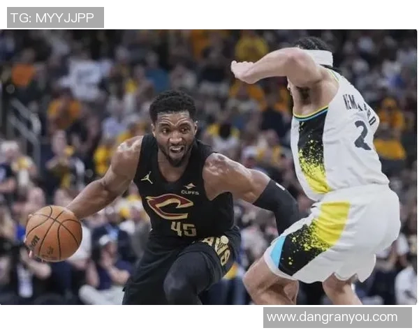 球迷炸锅：米切尔这一行为引热议！