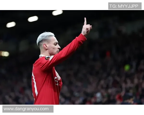 欧联巨星宣布离队 球迷泪别告别时刻令人心碎